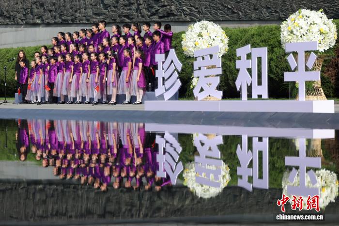 中國(guó)侵略日本軍南京大虐殺遭難同胞紀(jì)念館で「歴史を銘記」教育活動(dòng)　江蘇省