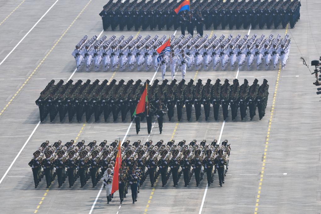 観閲を受ける徒歩隊(duì)列