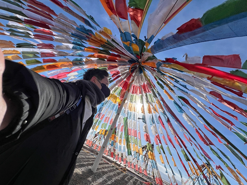 チャカ塩湖とタルチョー