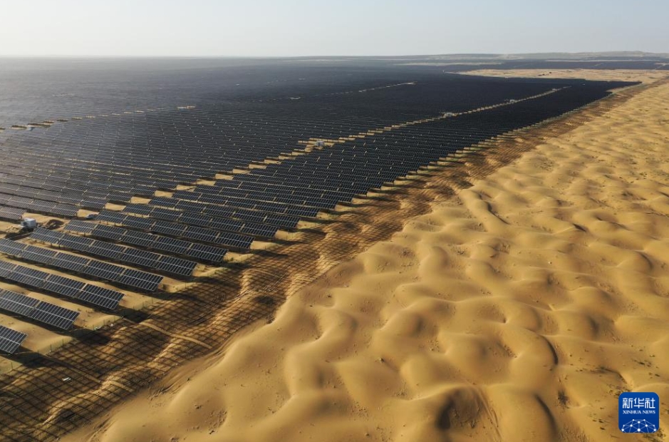 庫(kù)布其砂漠の生態(tài)系バリア構(gòu)築を後押しする太陽(yáng)光発電産業(yè)　內(nèi)蒙古