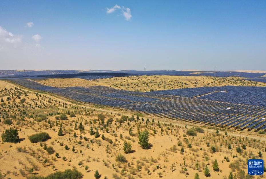 庫布其砂漠の生態(tài)系バリア構(gòu)築を後押しする太陽光発電産業(yè)　內(nèi)蒙古