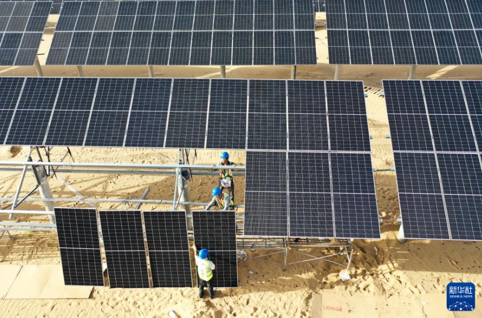 庫布其砂漠の生態(tài)系バリア構(gòu)築を後押しする太陽光発電産業(yè)　內(nèi)蒙古