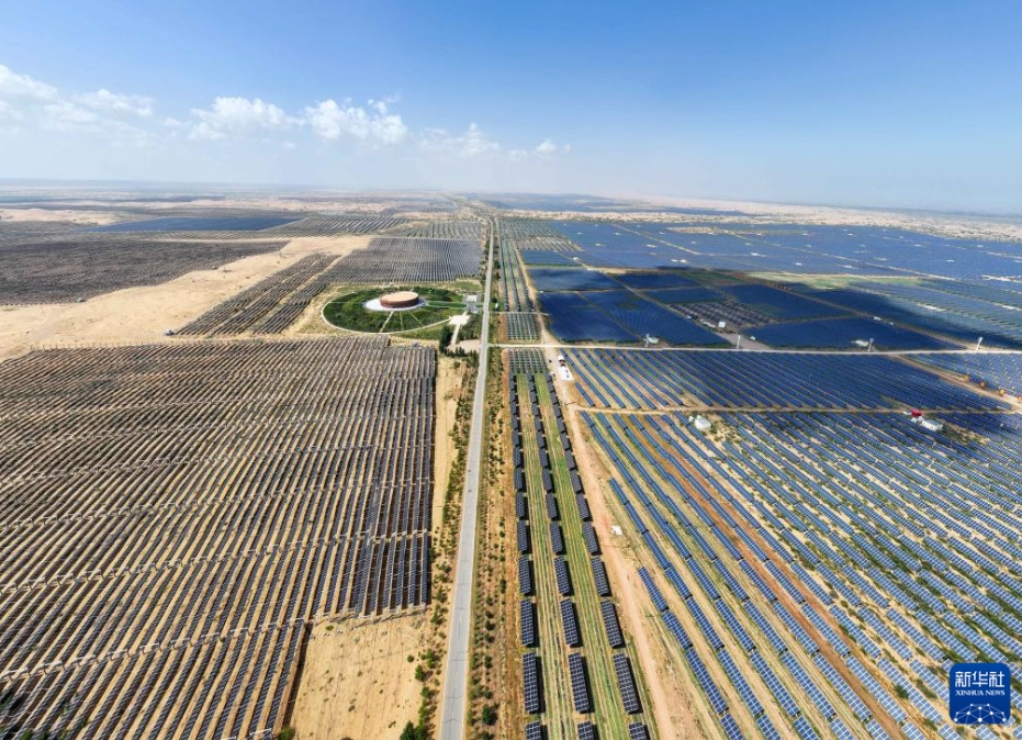 庫布其砂漠の生態(tài)系バリア構(gòu)築を後押しする太陽光発電産業(yè)　內(nèi)蒙古