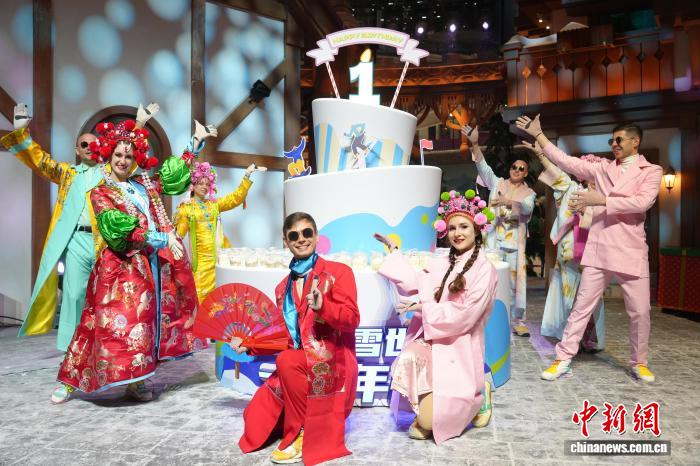 世界最大の屋內(nèi)スキー場が開業(yè)1周年、累計(jì)來場者數(shù)は100萬人超に　上海市