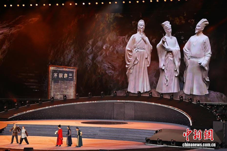 第16回中國(guó)長(zhǎng)江三峽國(guó)際観光フェスティバルが開(kāi)幕　湖北省