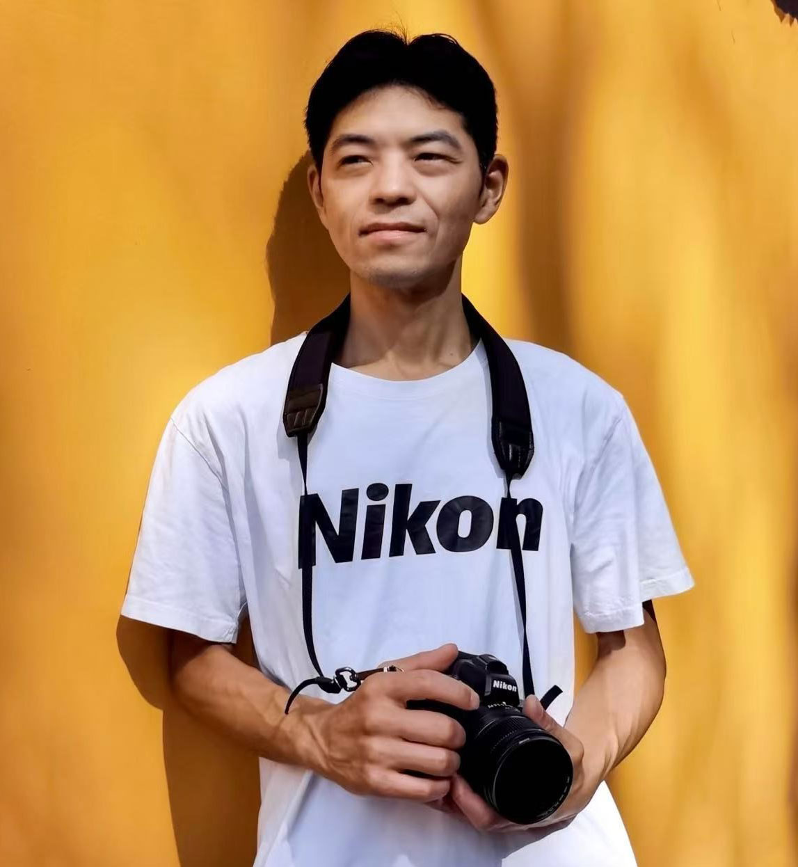 菅原壽和さん「心に映る中國」日本人がとらえた中國フォトコンテスト2024二等賞受賞。カメラを何となく始めたのは約10年前。何気ない中國の日常をSNSにアップしていく目的で始めました。その後、上海でカメラをやっている仲間が増え始め、彼らの影響を受けて、徐々に本格的に寫真を撮り始めるようになりました。寫真では「これが正解」という作品はないので、撮影と反省を繰り返し、勉強を続ける日々です。