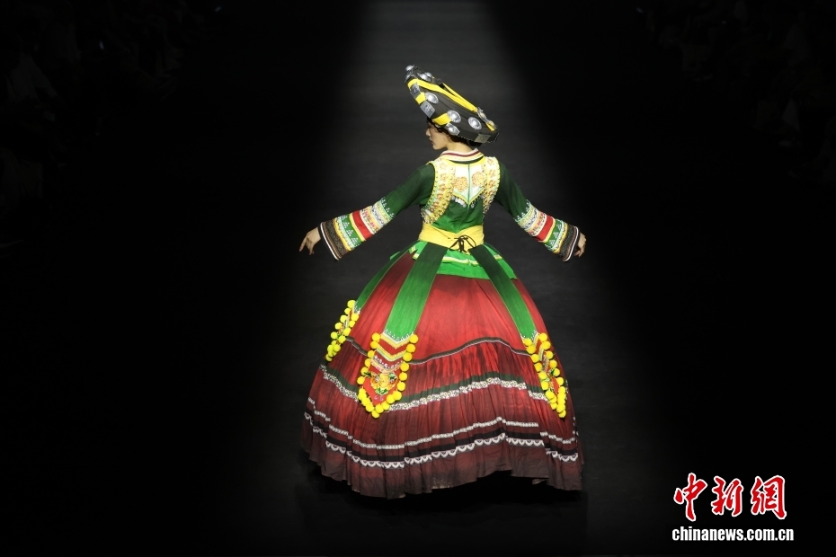 楚雄の彝族刺繍が中國國際ファッションウィークに登場　北京市