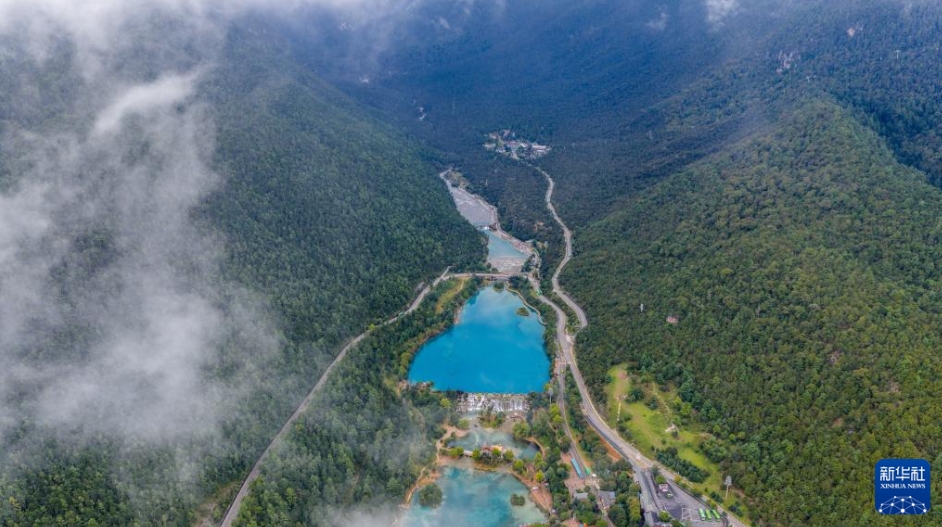 澄み渡る青が美しい藍(lán)月谷　雲(yún)南省麗江