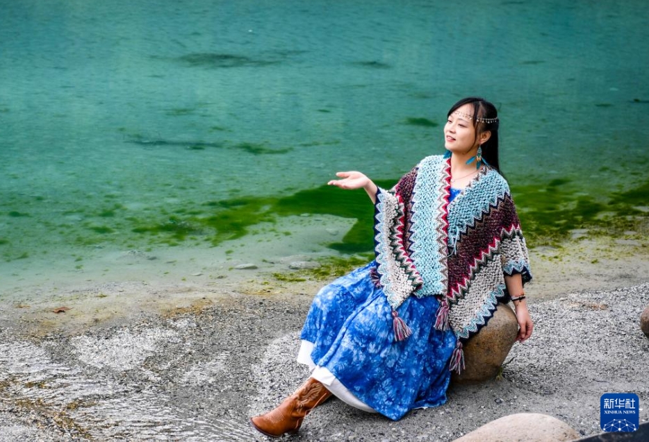 澄み渡る青が美しい藍月谷　雲南省麗江