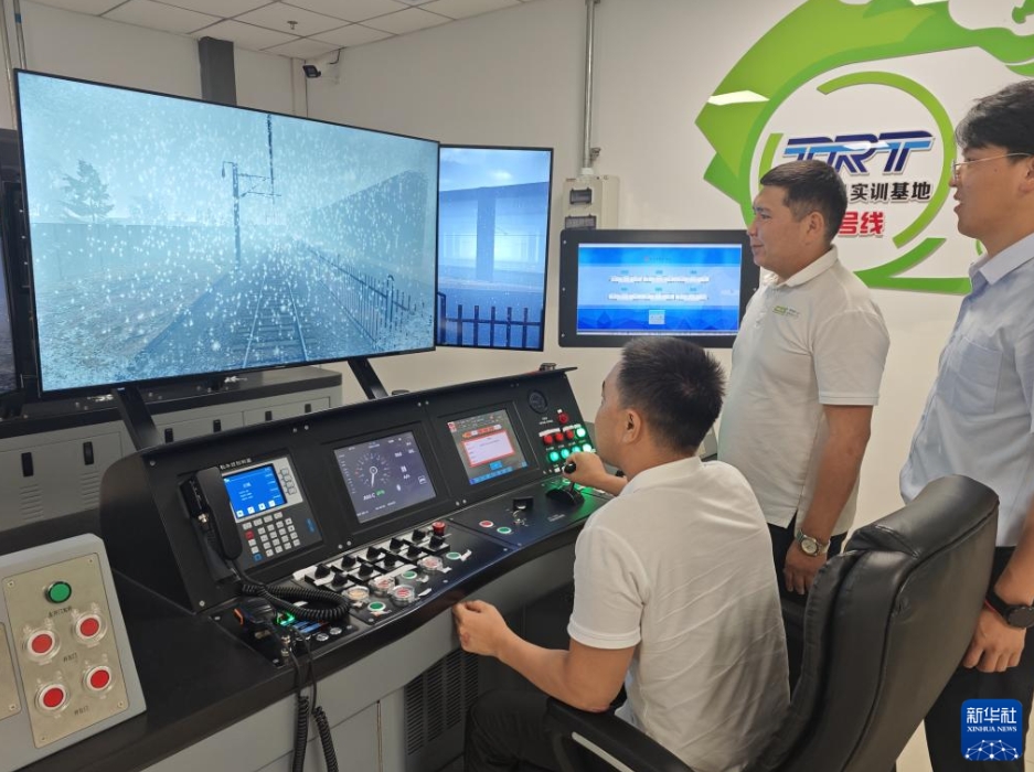 中央アジア初のライトレール運(yùn)転士実技訓(xùn)練が終了　天津