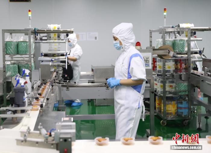 中秋節(jié)を控え、月餅生産にフル稼働の食品メーカー　寧夏?銀川