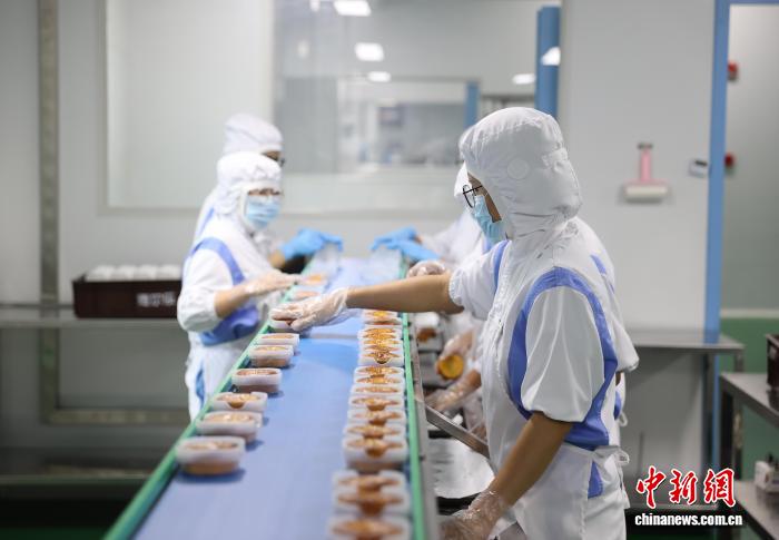 中秋節(jié)を控え、月餅生産にフル稼働の食品メーカー　寧夏?銀川
