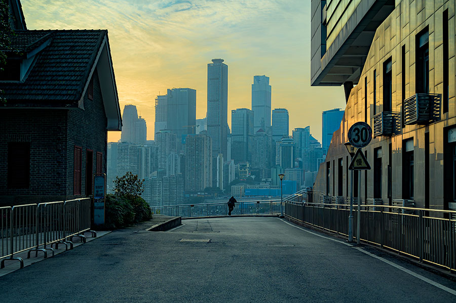 夕日に染まる大都市