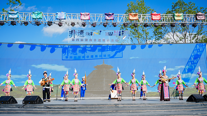 第4回湖南無形文化遺産展示イベントのオープニングセレモニーの様子（寫真提供?第5回湖南観光発展カンファレンス組織委員會）。