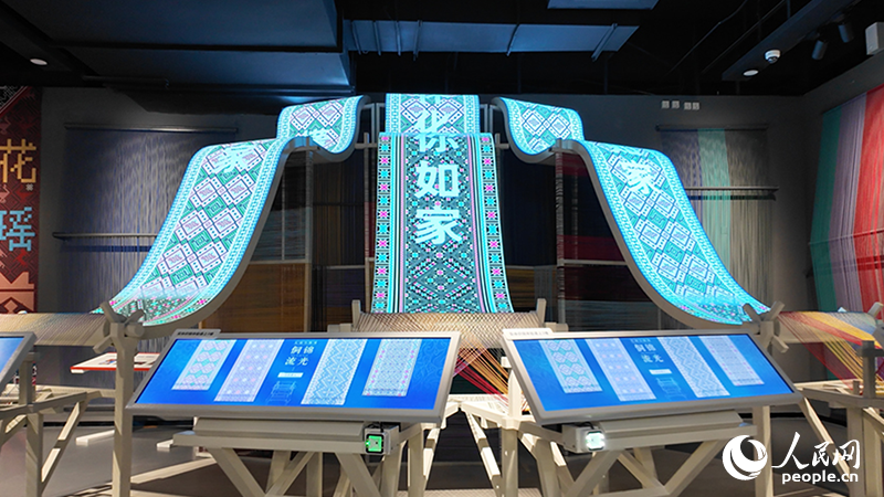 侗(トン)族の伝統(tǒng)的な錦織（撮影?黃卓）。