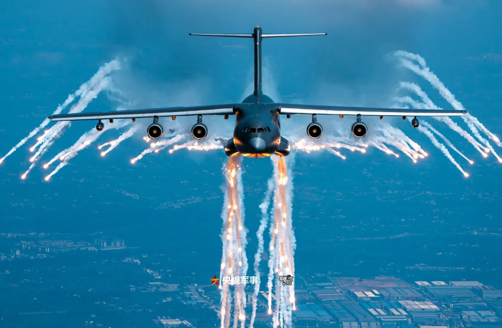 中國の戦闘機(jī)の力強(qiáng)さと美しさを8K映像で體験　吉林省