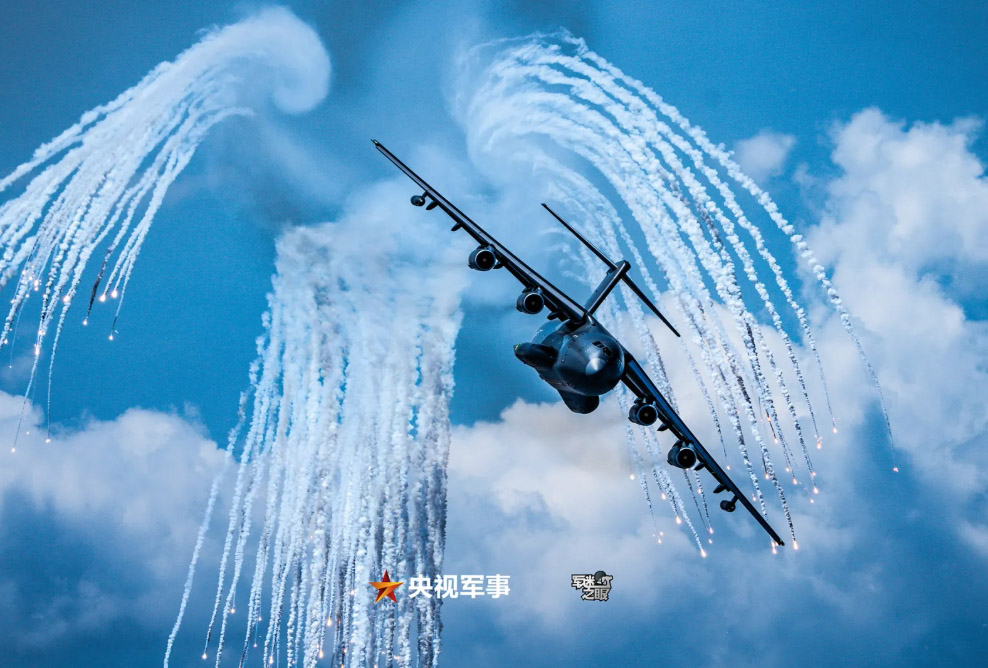 中國の戦闘機(jī)の力強(qiáng)さと美しさを8K映像で體験　吉林省