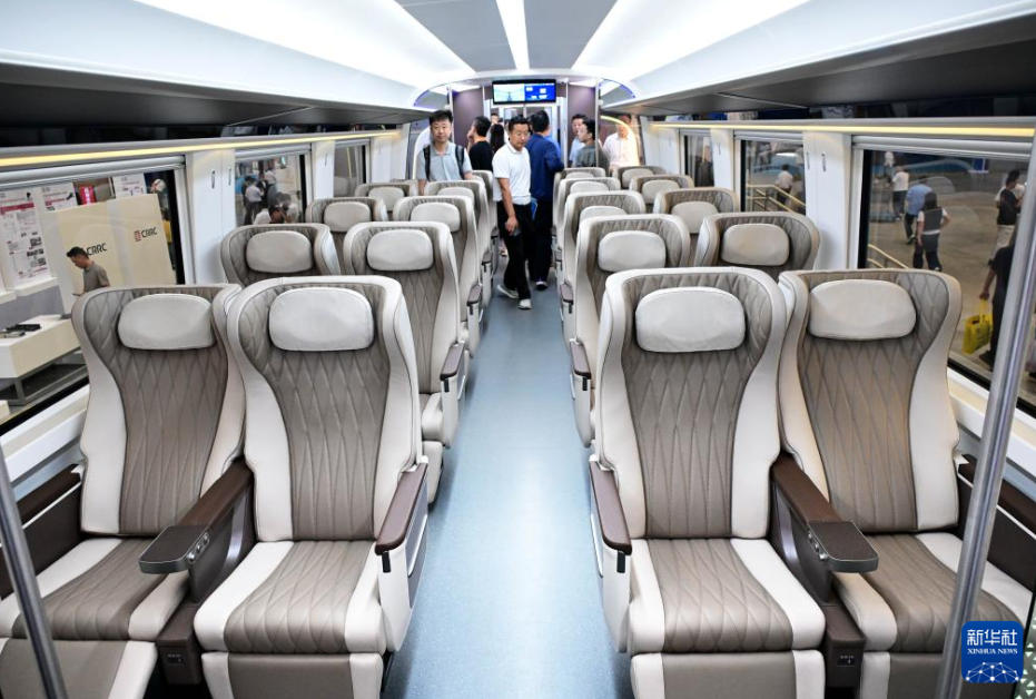 中國初となる都市鉄道と京雄快線の標(biāo)準(zhǔn)スマート車両を公開　山東省青島