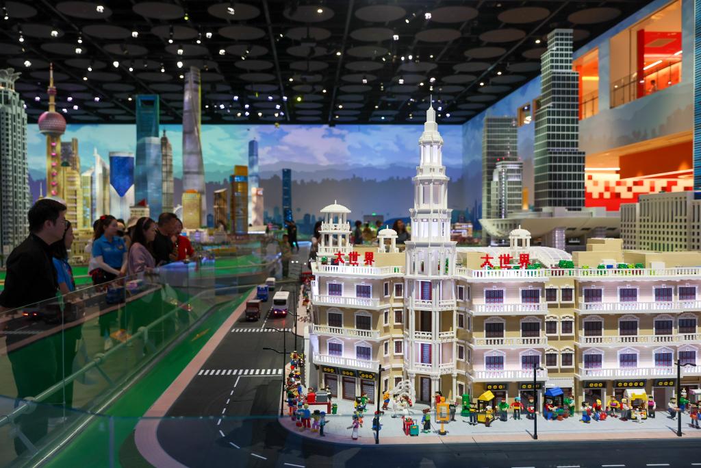 上海レゴランド?リゾートを訪れた來園者（撮影?王翔）
