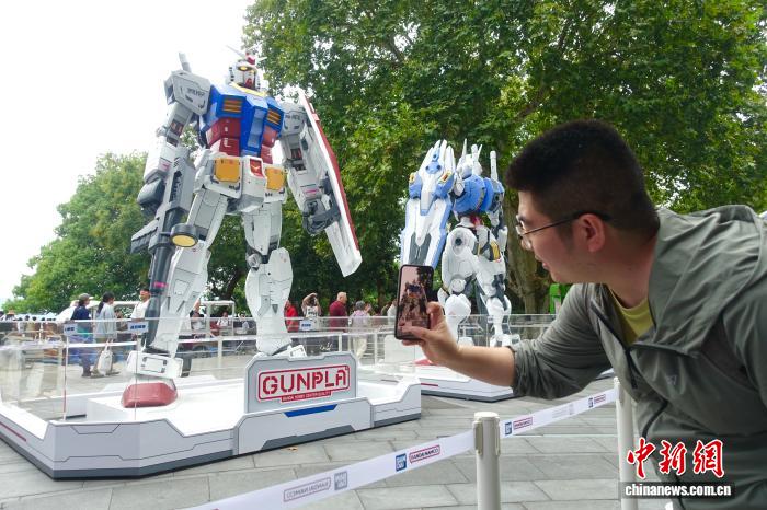 ガンダム立像が西湖の湖畔に登場(chǎng)　浙江省杭州