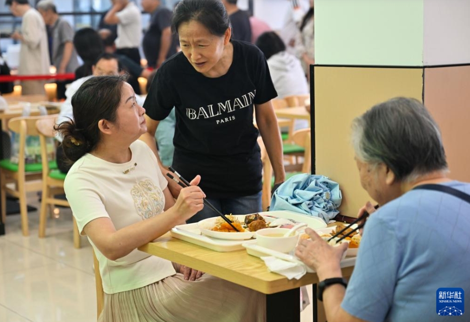 コミュニティ食堂での幸せな「食」の時間　江蘇省南京