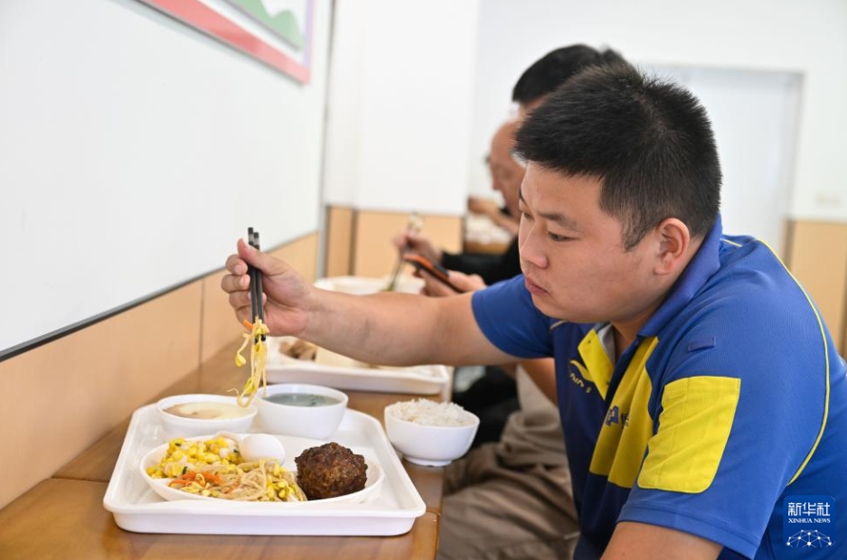 コミュニティ食堂での幸せな「食」の時(shí)間　江蘇省南京