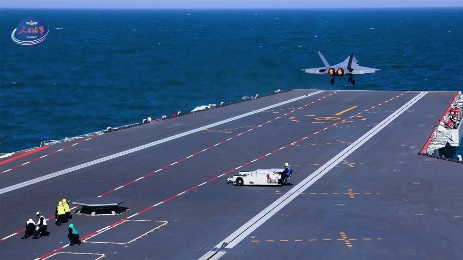 空母「福建」が電磁式カタパルトによる艦載機(jī)射出に成功