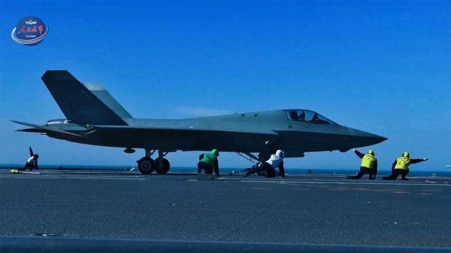 空母「福建」が電磁式カタパルトによる艦載機(jī)射出に成功