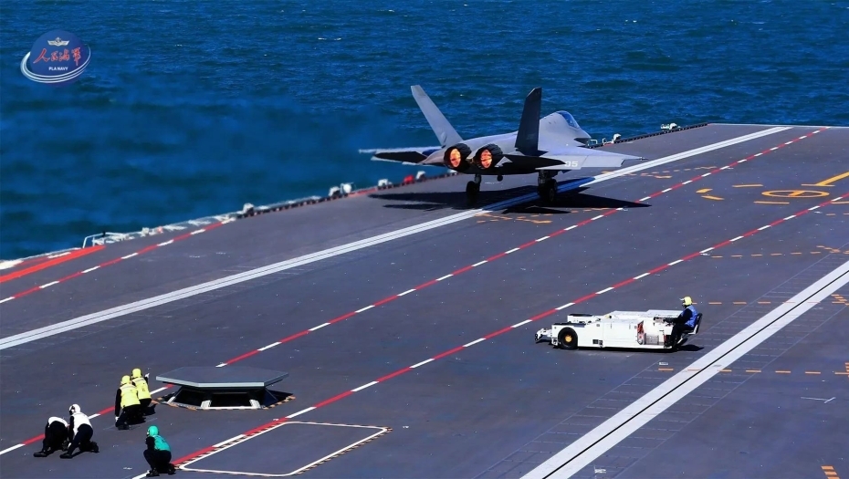 空母「福建」が電磁式カタパルトによる艦載機(jī)射出に成功