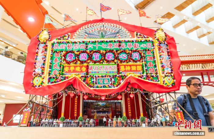 國(guó)慶節(jié)76周年を祝う「匠心華彩」ミニチュアアート展が開(kāi)幕　香港特區(qū)