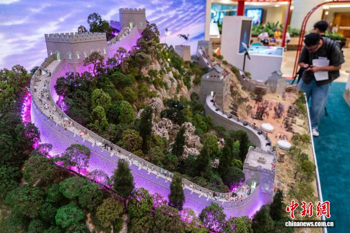 國慶節(jié)76周年を祝う「匠心華彩」ミニチュアアート展が開幕　香港特區(qū)