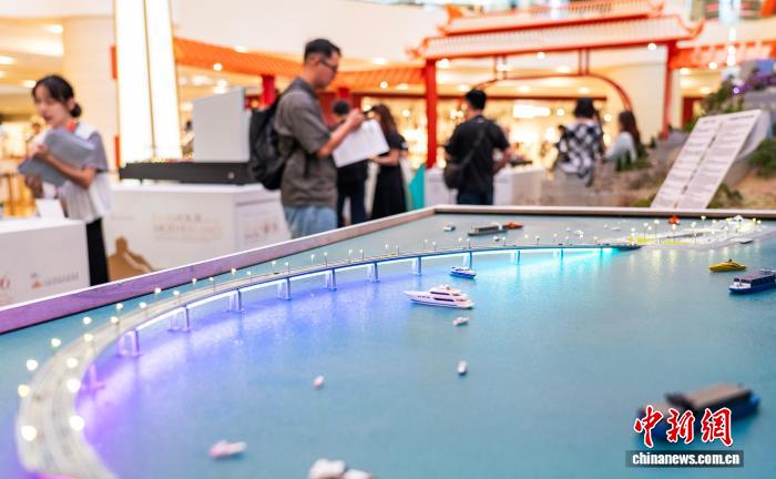 國慶節(jié)76周年を祝う「匠心華彩」ミニチュアアート展が開幕　香港特區(qū)