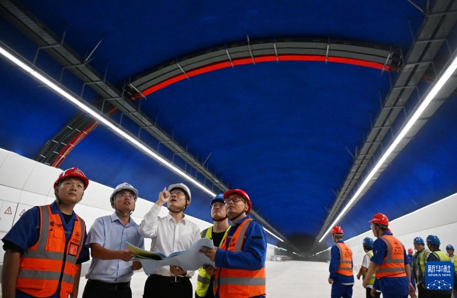 國內(nèi)で最大スパンの斷面となる都市交通トンネルが完成　山東省