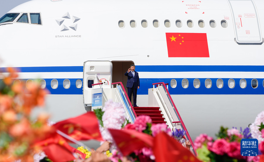 習(xí)近平総書記が新疆維吾爾自治區(qū)成立70周年祝賀行事出席のため烏魯木斉入り