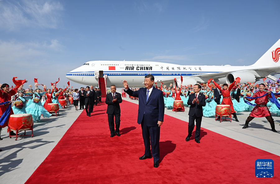 習(xí)近平総書記が新疆維吾爾自治區(qū)成立70周年祝賀行事出席のため烏魯木斉入り