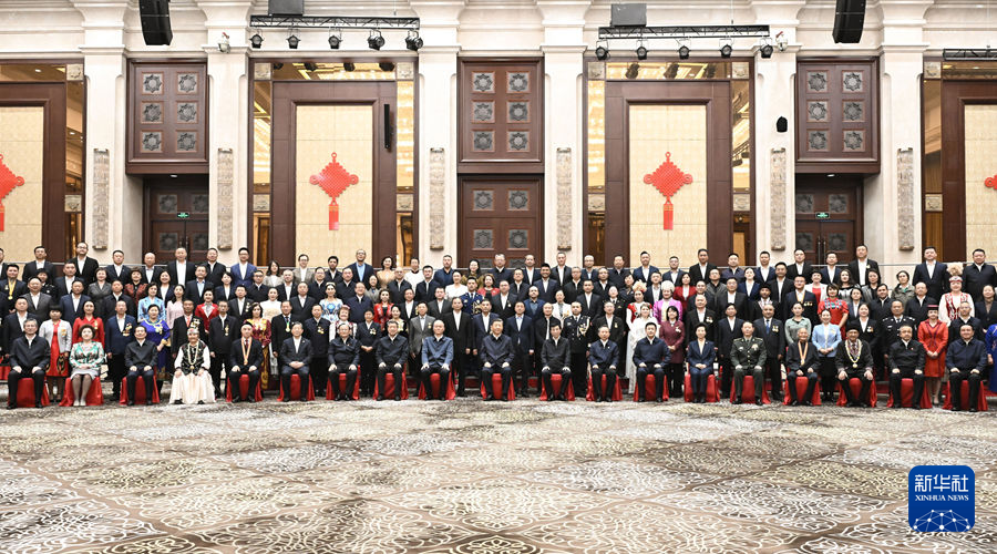 習(xí)近平総書記が新疆各民族?各界代表と接見