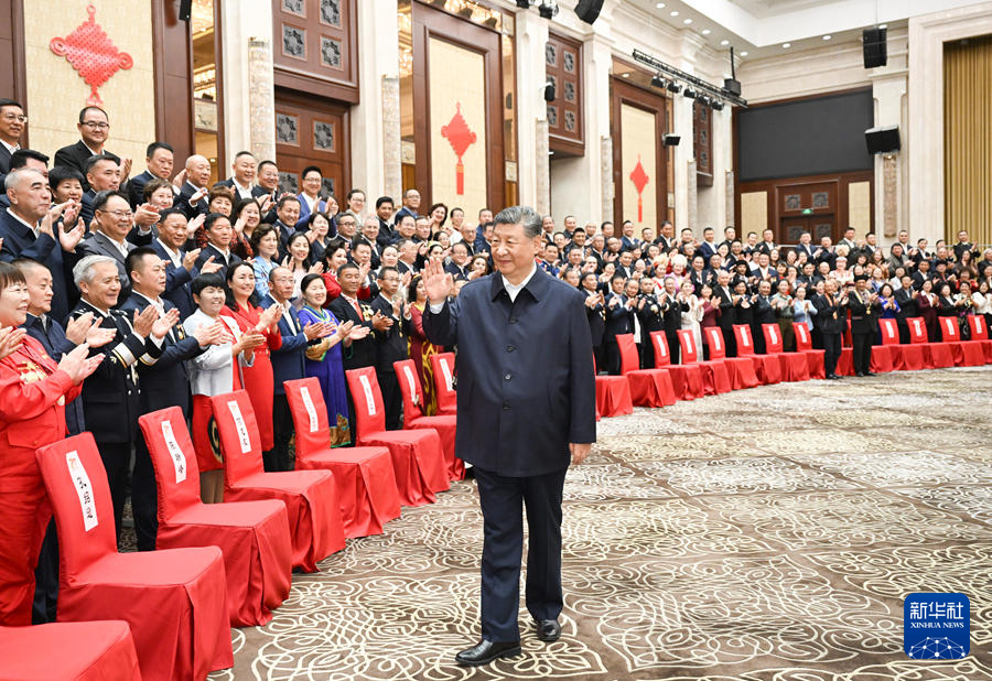 習(xí)近平総書記が新疆各民族?各界代表と接見