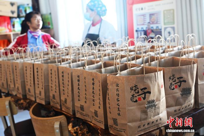 甘粛省で中秋節(jié)の贈(zèng)答品として人気の「焼殼子」の注文殺到