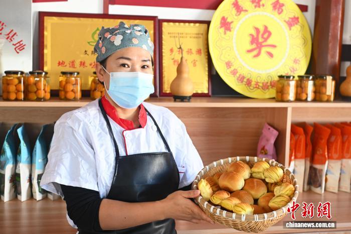 甘粛省で中秋節(jié)の贈(zèng)答品として人気の「焼殼子」の注文殺到