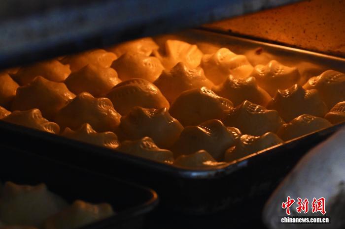 甘粛省で中秋節(jié)の贈答品として人気の「焼殼子」の注文殺到