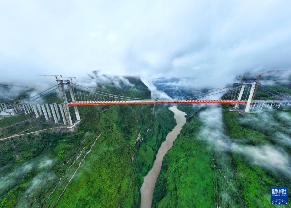 天門特大橋（9月23日、ドローンによる撮影?劉続）。