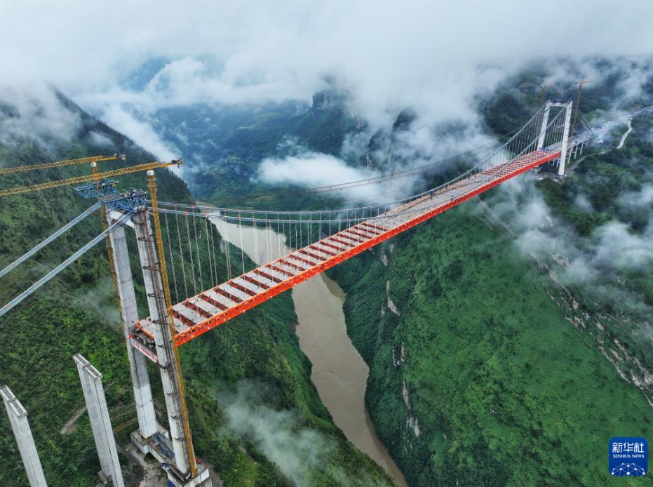 貴州安盤高速道路の天門特大橋が閉合