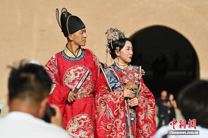 甘粛省の嘉峪関関城がイベント開(kāi)催で8連休の集客狙う