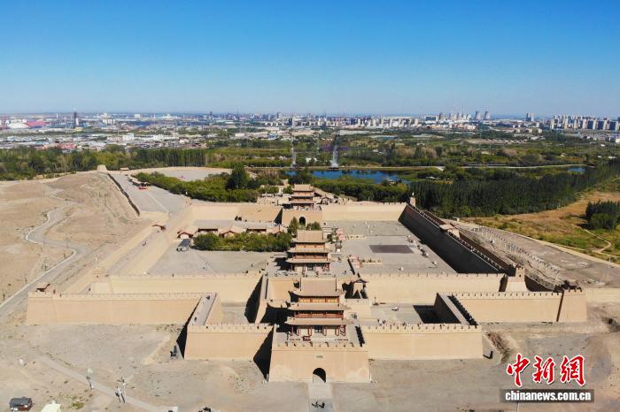 甘粛省の嘉峪関関城がイベント開催で8連休の集客狙う