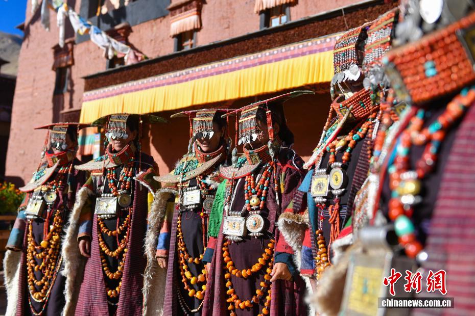 西蔵自治區(qū)で1千年以上受け継がれている伝統(tǒng)衣裝「普蘭服飾」