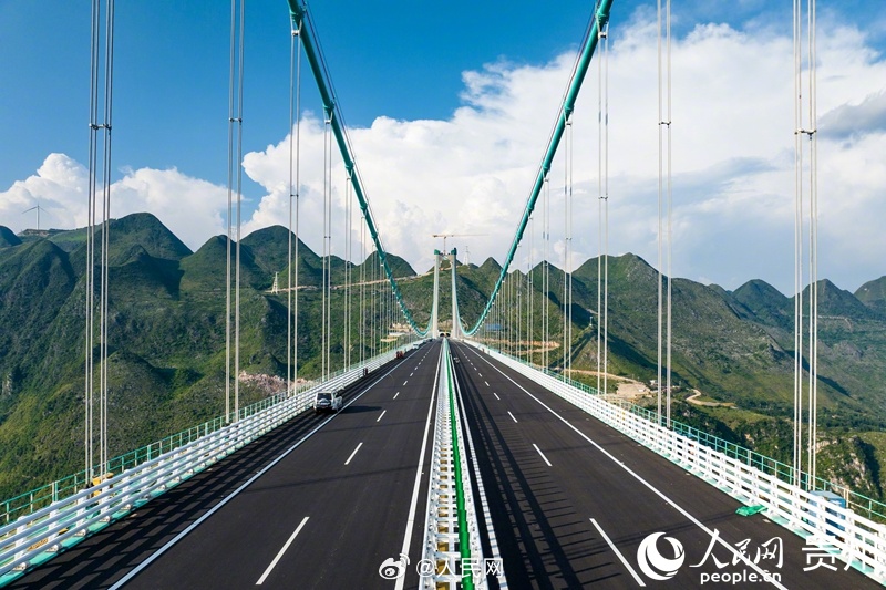 「縦橫いずれも世界一」の橋が開通　貴州省