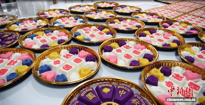 中秋節(jié)の味、米粉の蒸しケーキ「米糕」　安徽省休寧