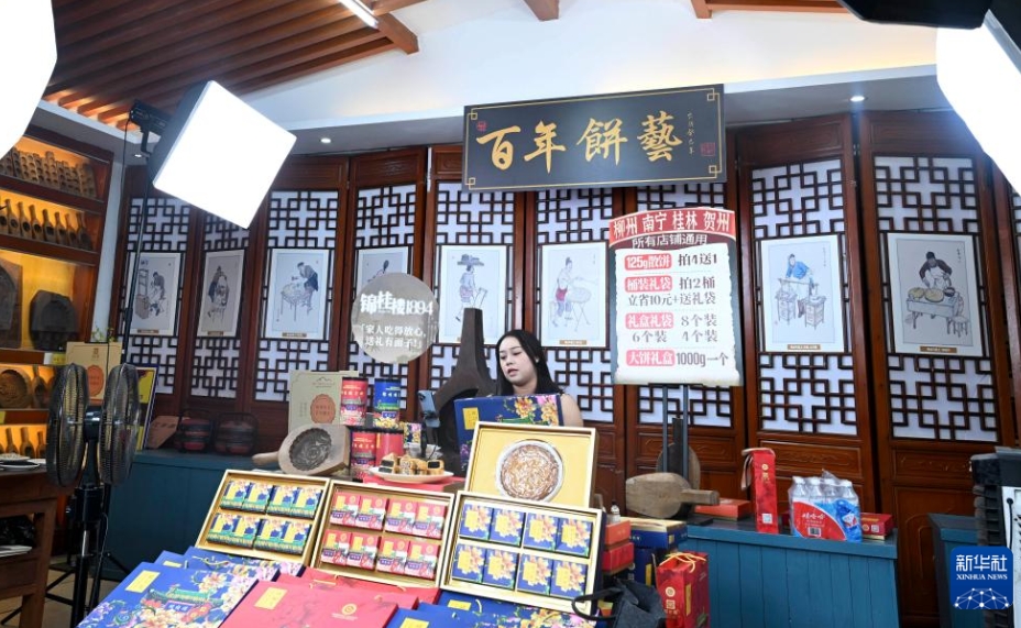 中秋節(jié)控え、生産に追われる月餅メーカー