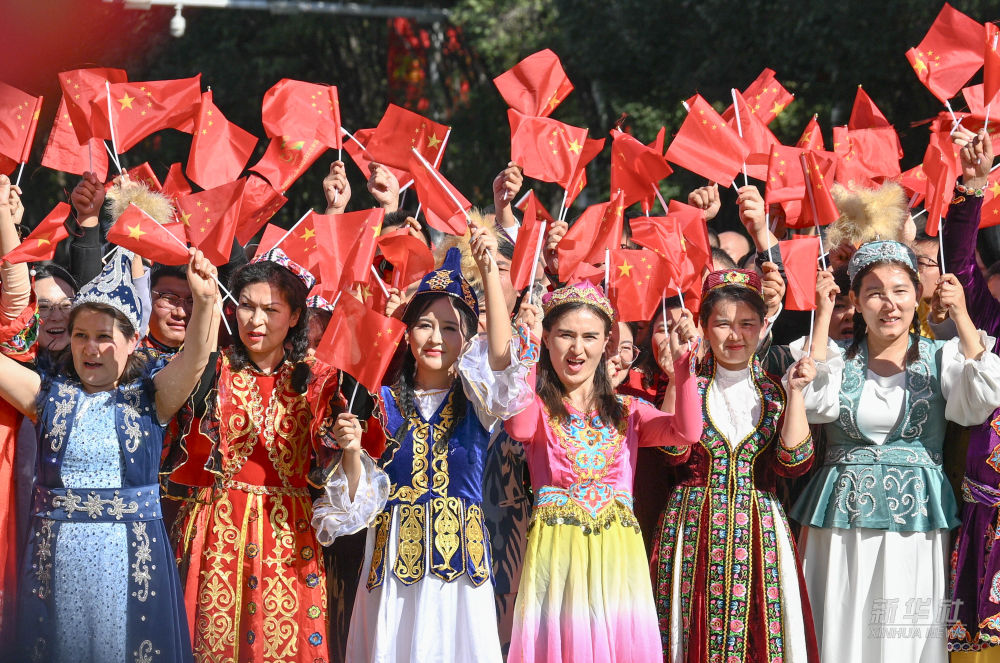 習(xí)近平総書記、新疆を離れ北京に戻る