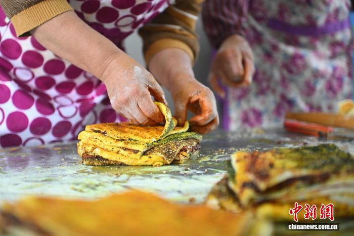巨大農村風月餅作りで笑顔に　甘粛省皋蘭